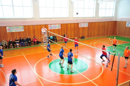 Первенство города по волейболу в Краснотурьинске продолжается